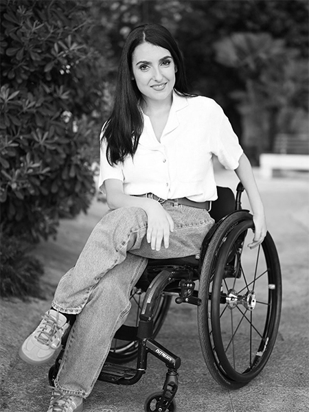 LAURA MIOLA